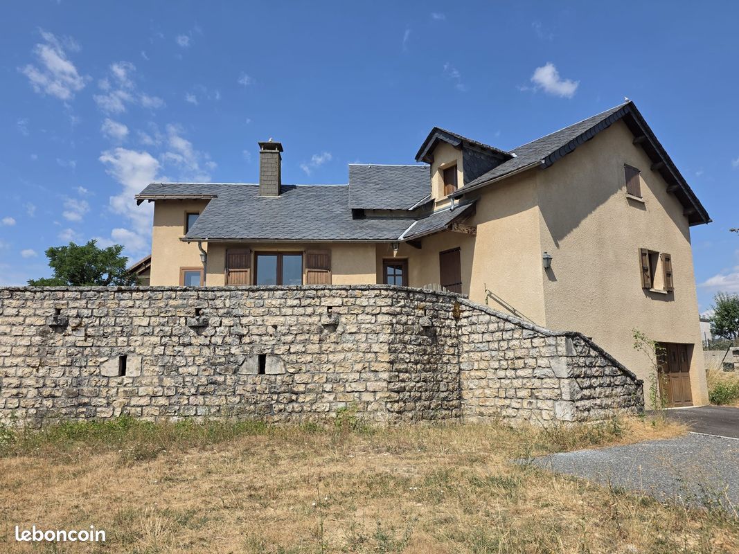 Maison 5 pièces 120 m² · à Saint-Germain-du-Teil · 120 m² · 767 €