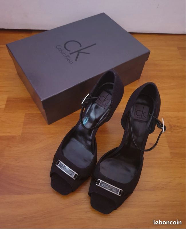 Sandales Chaussure Ck Femme Chaussures Sandales Noires