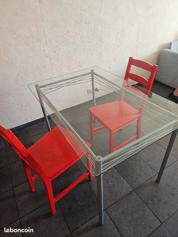 Table en verre et chaise (image 3)