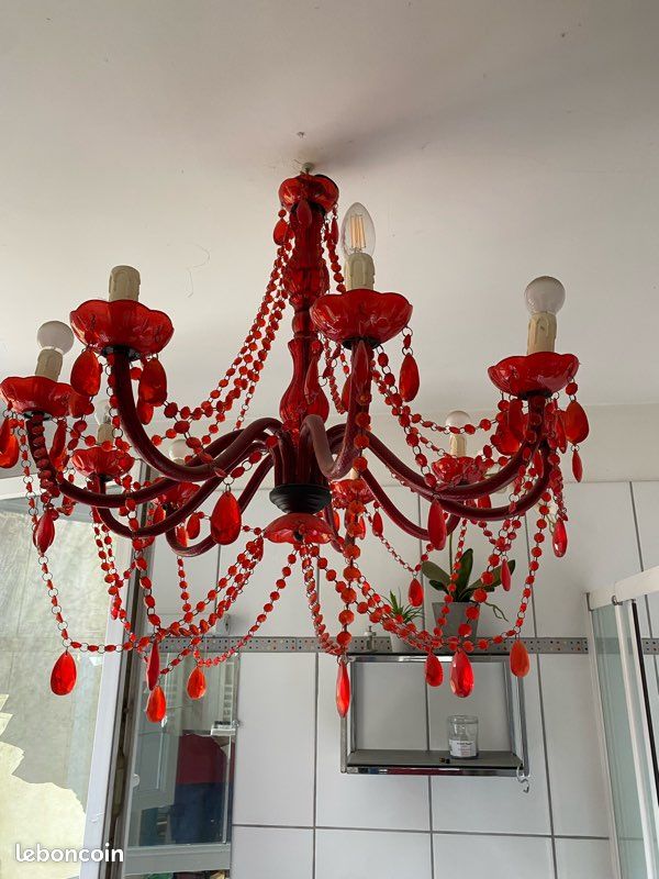 Lustre rouge (image 1)
