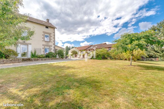 Maison 1 pièce 366 m²