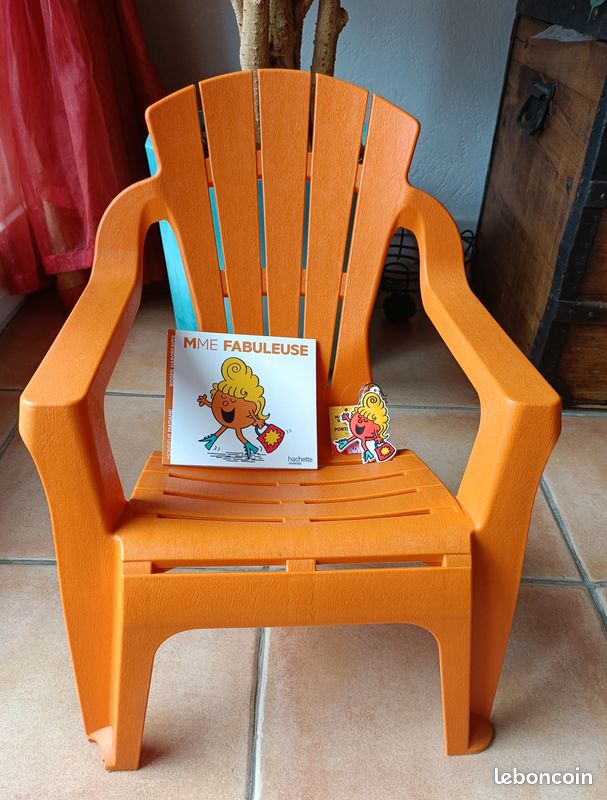Lot Chaise enfant + objets Mme Fabuleuse (image 1)