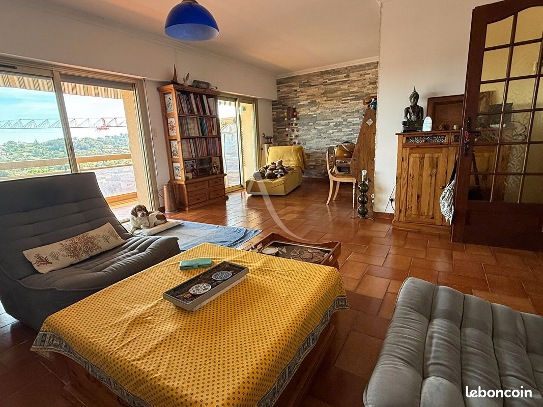Appartement 3 pièces 80 m² · à Toulon · 80 m² · 1 096 €/mois