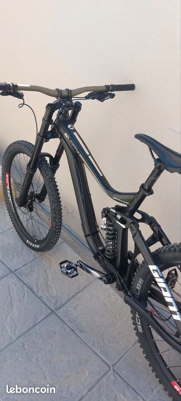 Vtt dh giant glory Vélos