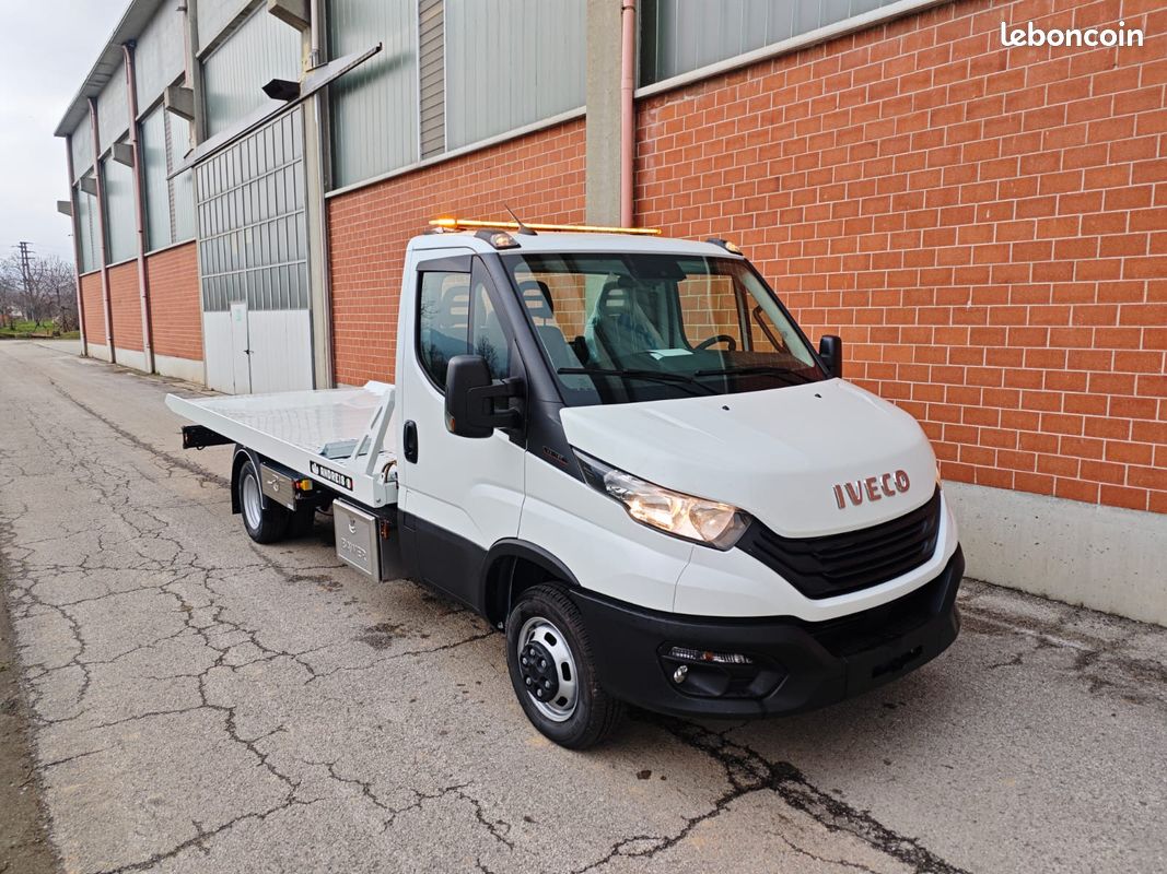 Dépanneuse IVECO DAILY 35C18 basculant et coulissant (image 1)