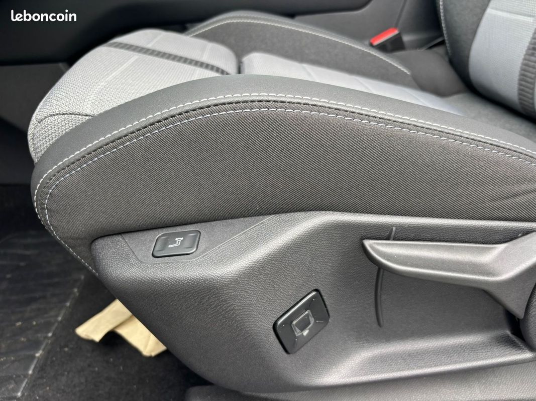 Opel Grandland (2) 1.2 Turbo Hybrid 145ch Automatique GS (image 17)