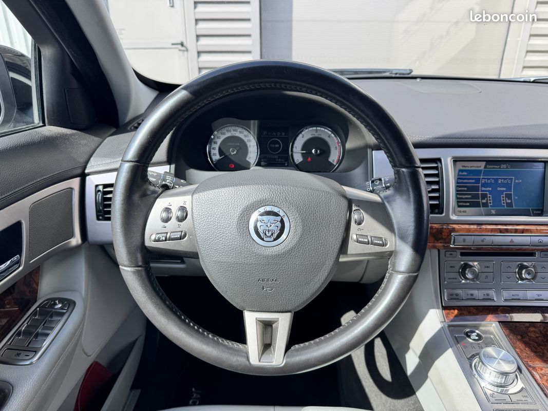 JAGUAR XF 2.7D Bi-Turbo Luxe - Historique complet (image 16)