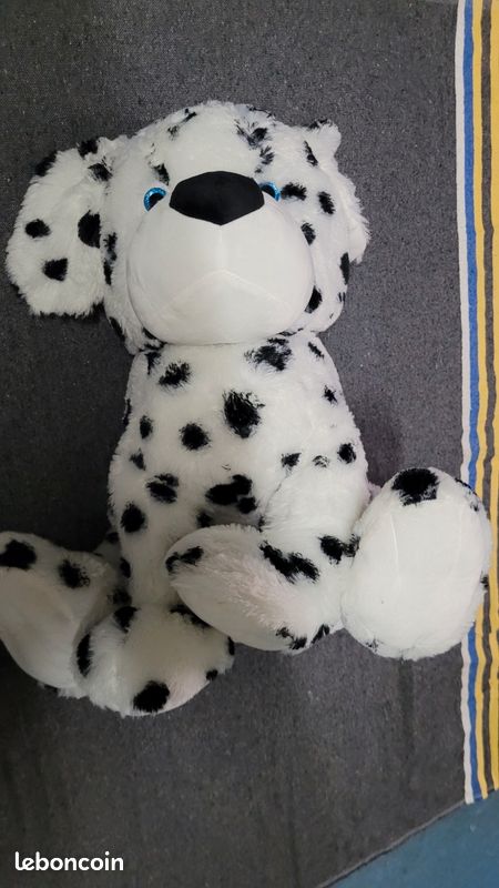 Peluche chien les 101 dalmatiens DISNEY