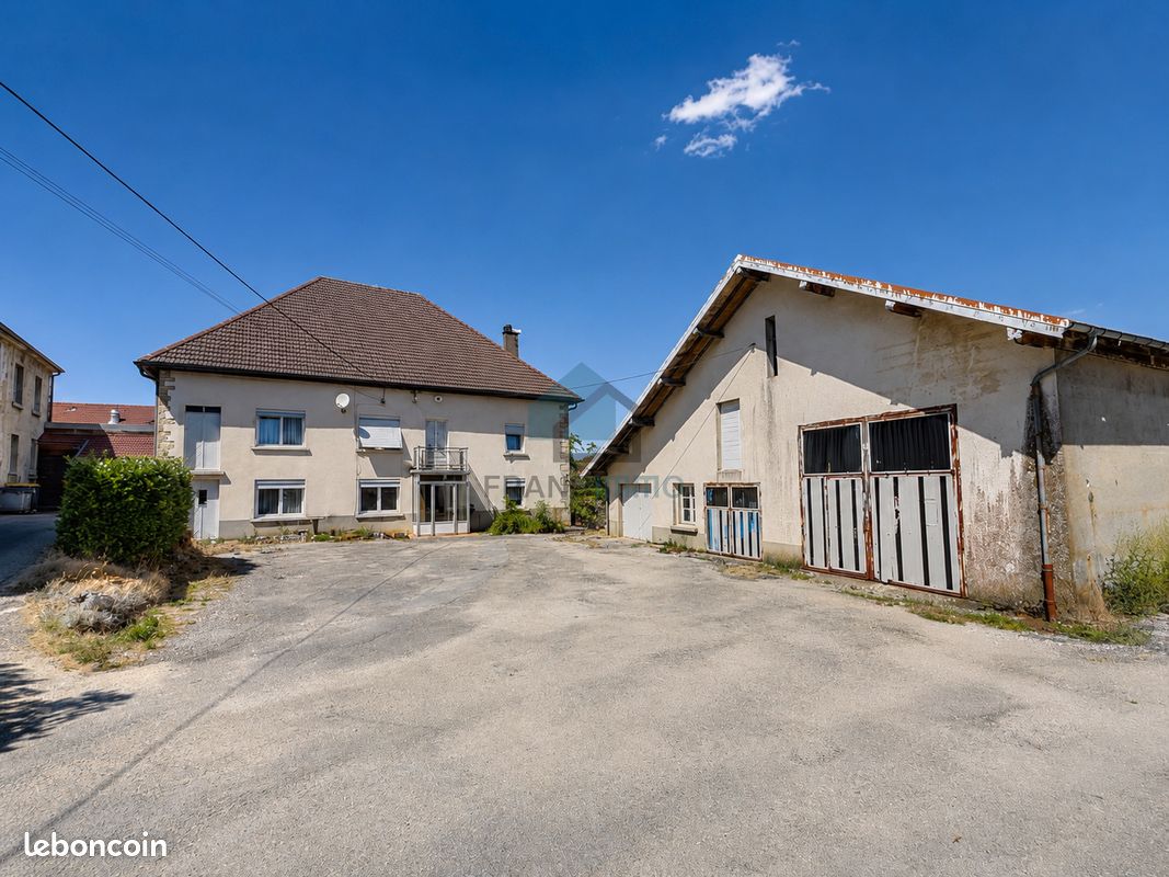 Maison 11 pièces 232 m² · à Belleherbe · 232 m² · 199 000 €