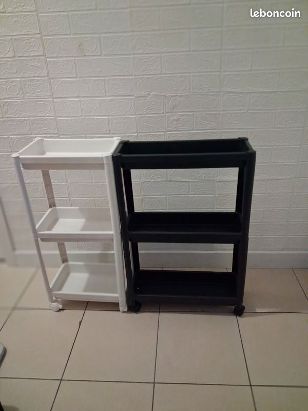 Lot de 2 meubles plastique a roulette (image 1)