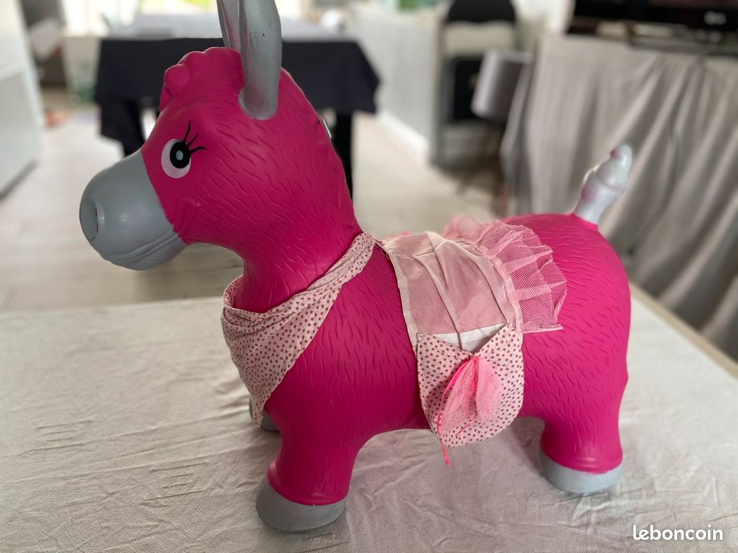 Cheval rose gonfler à sauter (image 2)