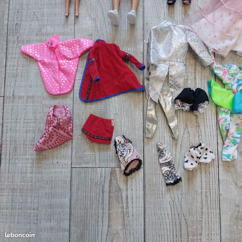 RYAN Lot De 88 Vêtements Et Accessoires Pour Poupée – 10 Robes, 11 Chaussures, 67 Accessoires – Cadeau Pour Fille