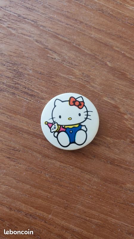 2 broches badges Hello Kitty vintage années 1990 (image 4)