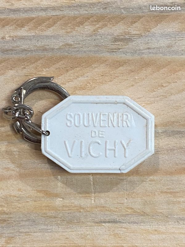 Ancien porte-clés en plastique Pastille Vichy (image 2)