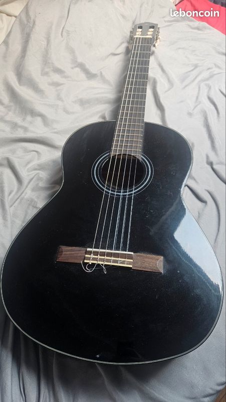 Guitare yamaha (image 2)