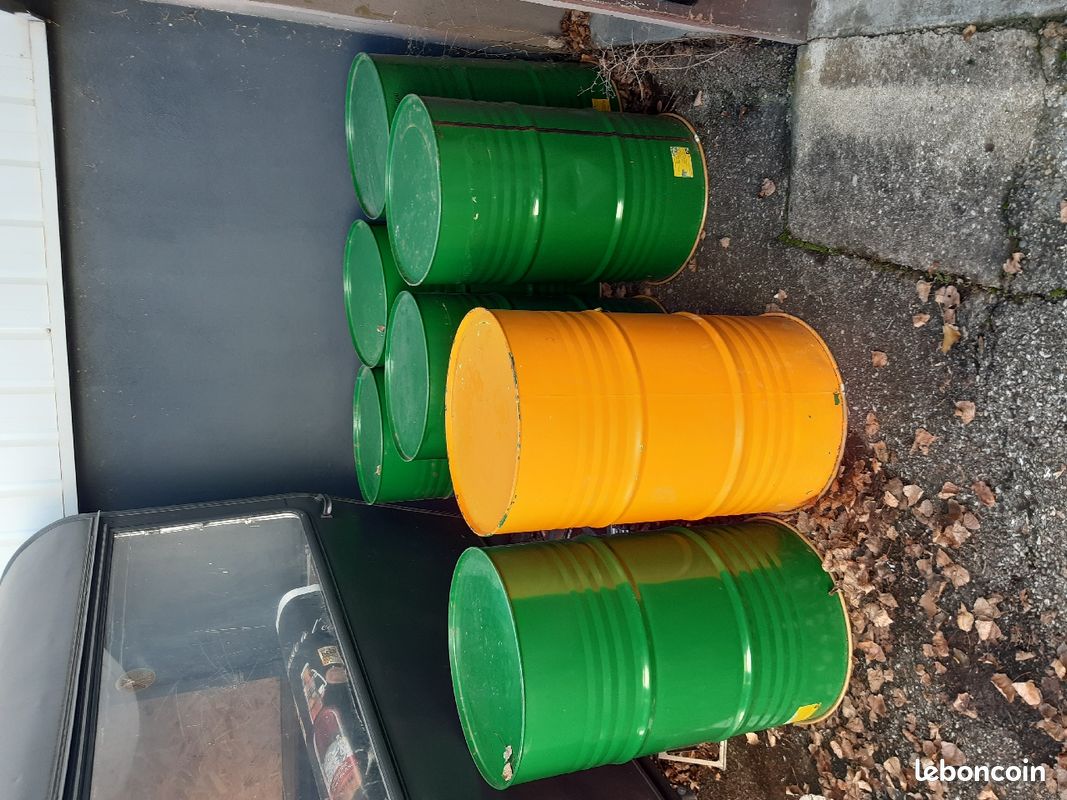 Fût d'huiles 200L (image 1)