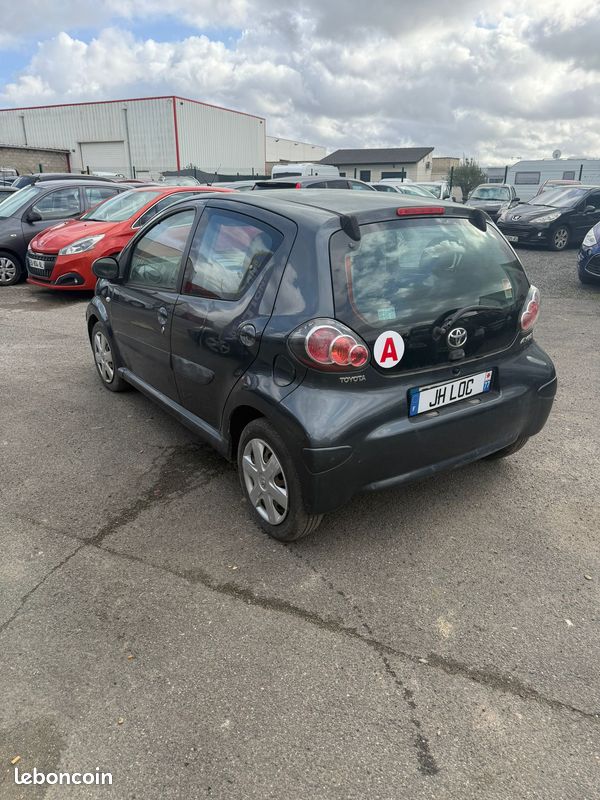 TOYOTA AYGO Essence 2012 (image 4)