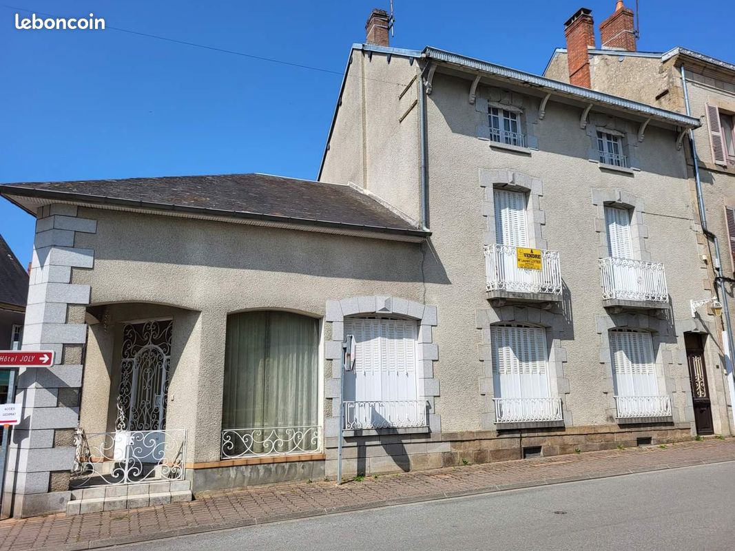 Maison 6 pièces 217 m² · à Dun-le-Palestel · 217 m² · 127 200 €