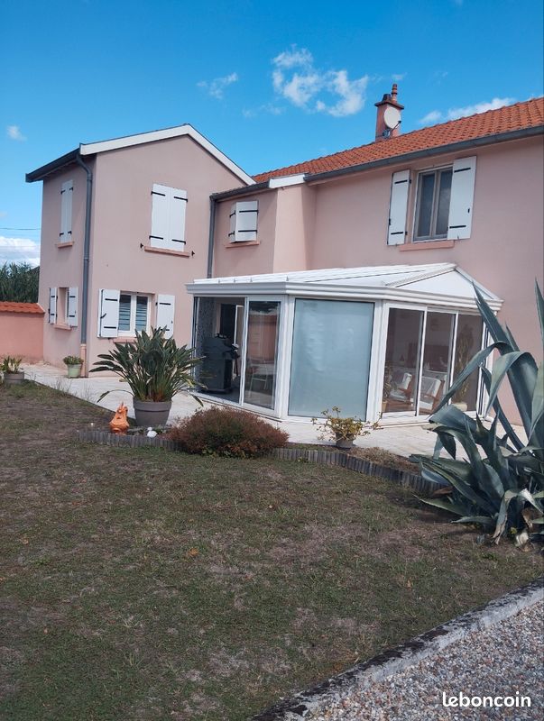 Maison 6 pièces 200 m² · à Le Coteau · 200 m² · 285 000 €