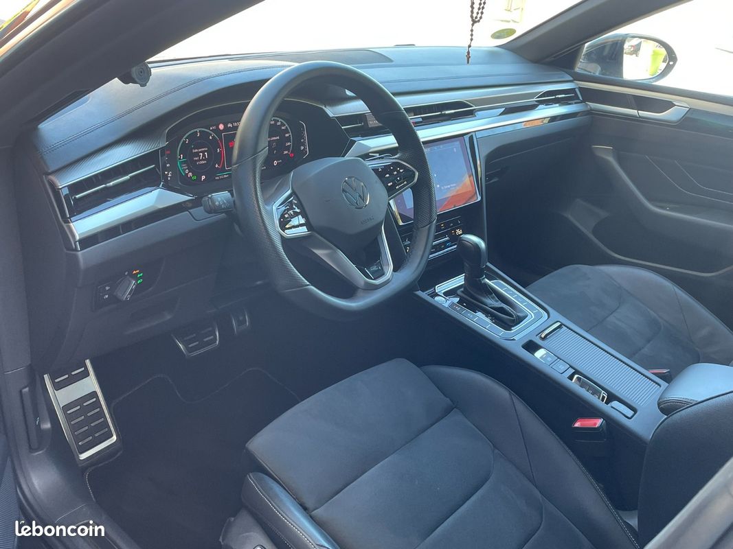 VOLKSWAGEN ARTEON SHOOTING BRAKE 2.0 TDI EVO SCR 150 DSG7 R-Line - TOIT OUVRANT - PNEUS NEUF (image 12)