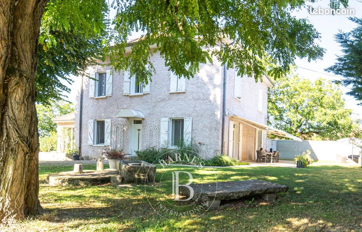 Maison 236 m² · à Les Abrets en Dauphiné · 236 m² · 449 000 €