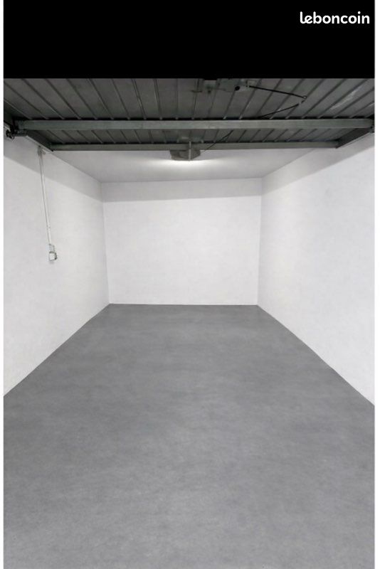 Vends grand garage entre suquet et Riou · à Cannes · 52 300 €
