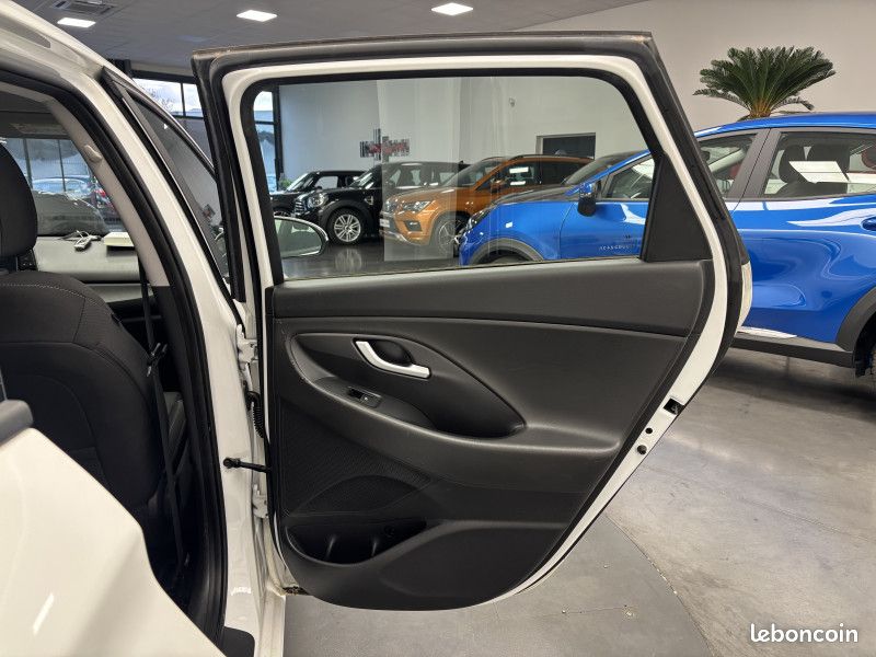 Hyundai I30 1.6 crdi 110 ch Edition 1 / Caméra / GPS / Radar / Climatisation Auto / Ecran / (image 15)