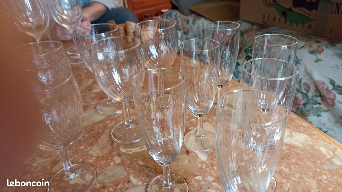 Lot de verres à vin et à champagne (image 3)