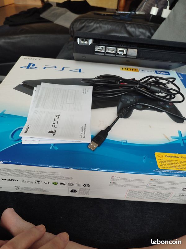PS 4 slim (image 5)