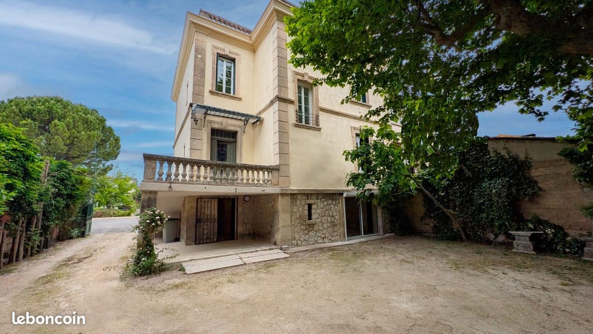 Maison 8 pièces 204 m² · au Thor · 204 m² · 2 300 €/mois
