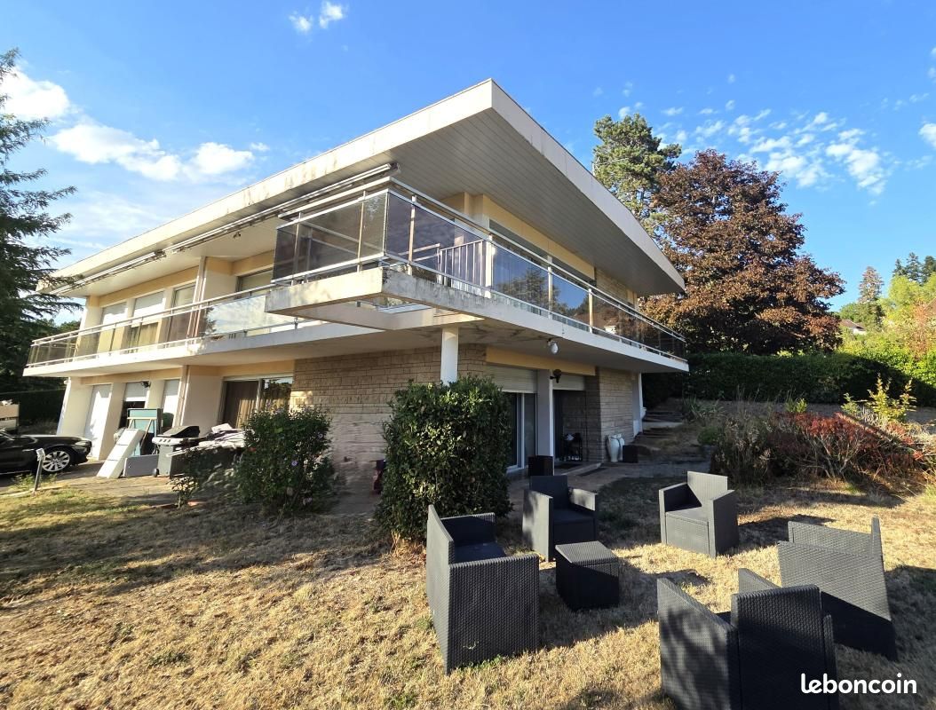 Maison 6 pièces 181 m² · à Gourdon · 181 m² · 1 395 €/mois