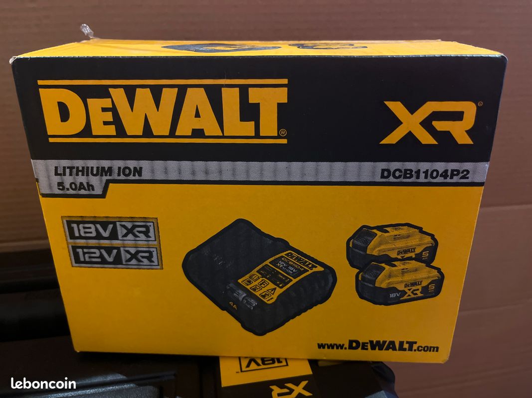 7 batteries Dewalt, trois chargeurs et une grande caisse Stak (image 4)