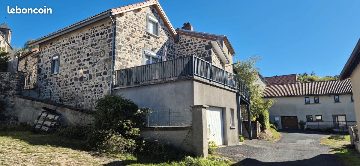Maison 3 pièces 70 m² · à Saint-Genès-Champanelle · 70 m² · 240 000 €