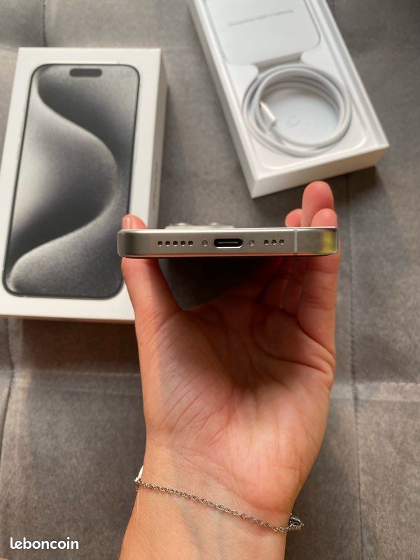 IPhone 15 Pro - 256 Go - Excellent état (image 5)