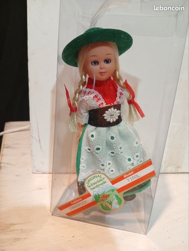 Tirol Schneider Handmade Dolls Poupée Régionale Collection