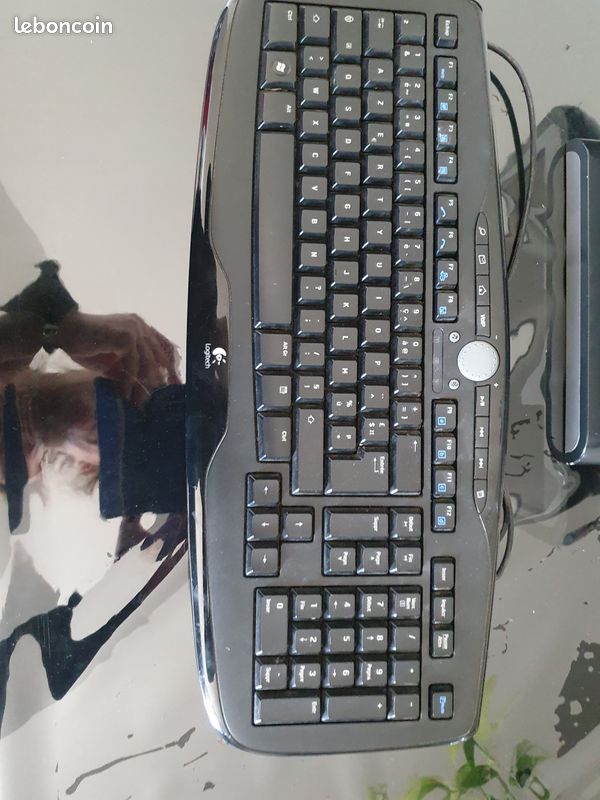 Clavier et écran ordinateur (image 2)