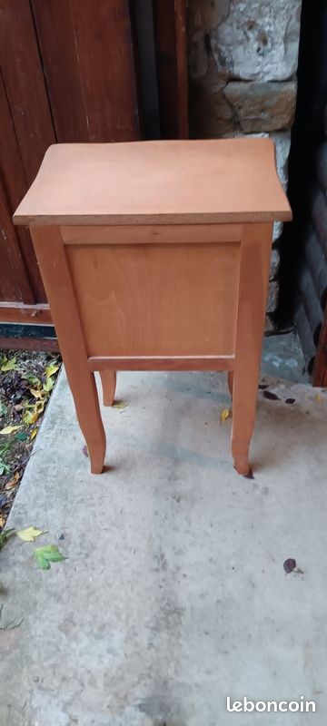 Table de chevet en bois (image 4)