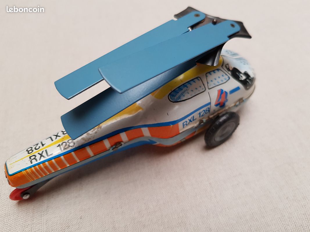 Jouet ancien hélicoptère de secours en tôle - Jeux & Jouets Jouet ancien hélicoptère de secours en tôle - Jeux & Jouets
