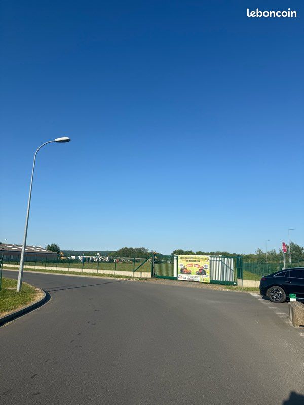Location terrain - ZONE INDUSTRIELLE · à Noyon · 1 000 €/mois
