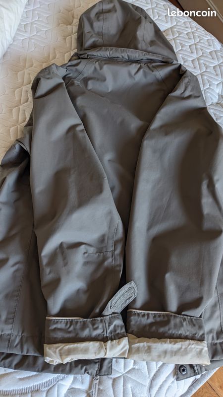 Veste Imperméable Quechua Gris Taupe Taille S en très bon état (image 2)