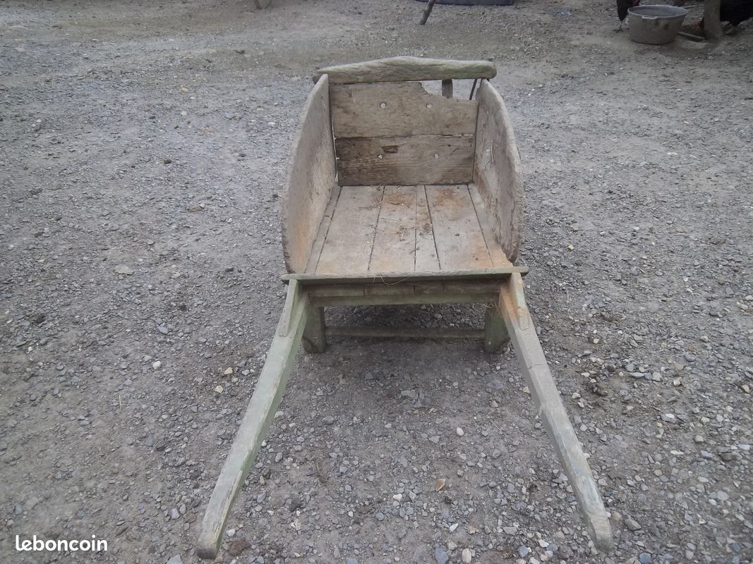 Brouette ancienne en bois (image 1)