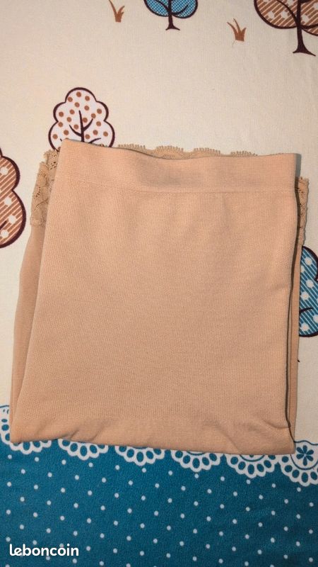Short collant beige avec dentelle taille s (image 6)