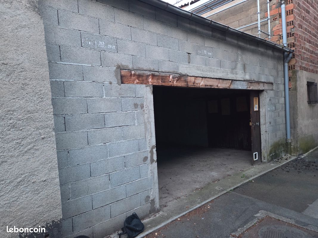 Vends Garage 55m2 à Maringues · 16 000 €