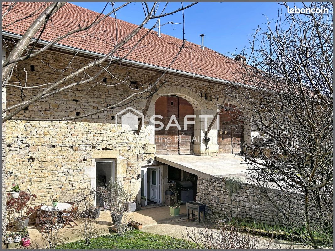 Maison 5 pièces 158 m² · à Levier · 158 m² · 298 000 €