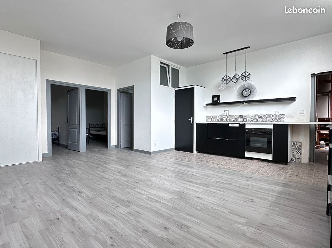 Immeuble 10 pièces 355 m² · à Soyaux · 355 m² · 527 000 €