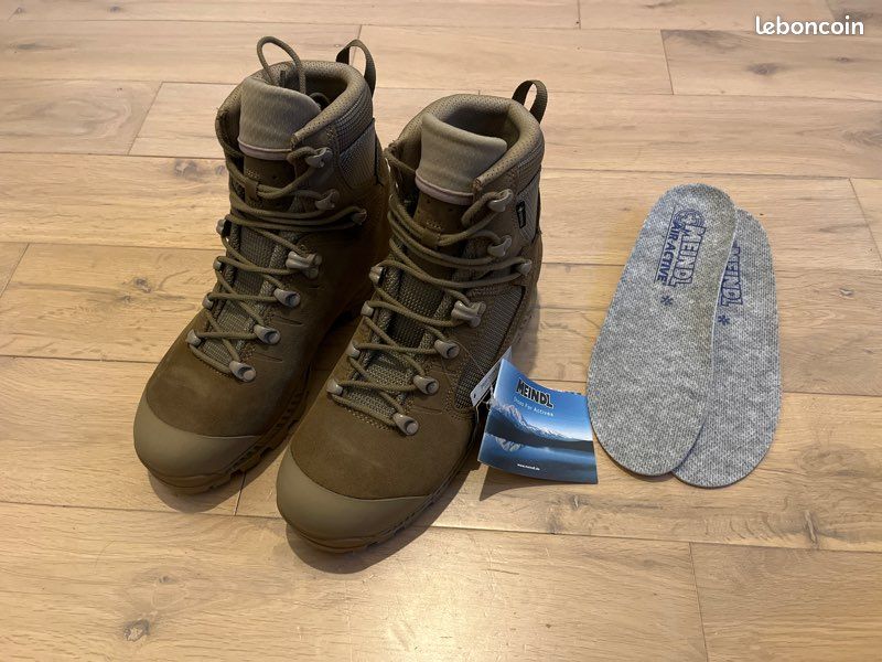 Paire de chaussures militaire neuves Meindl sable gore tex taille