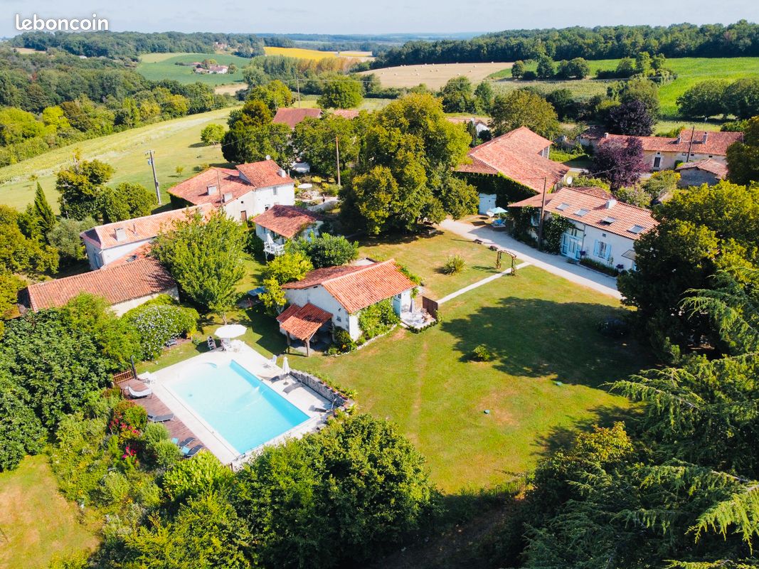 Maison 8 pièces 300 m² · à Saint-Romain · 300 m² · 750 000 €