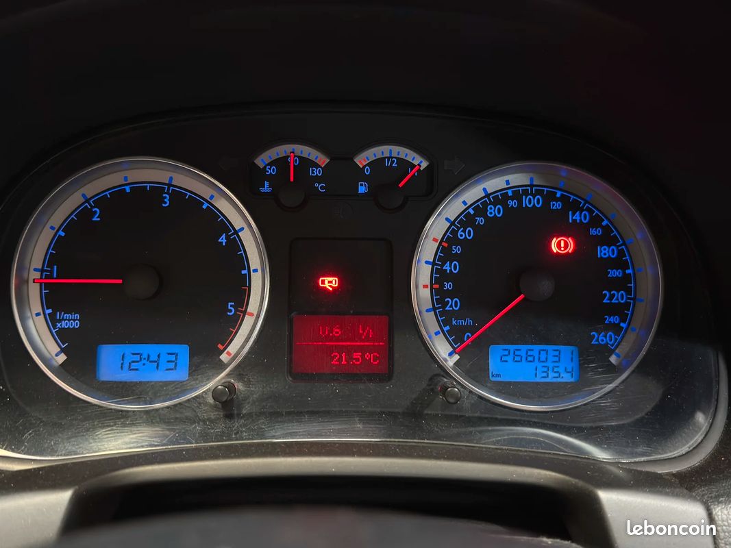 Volkswagen Bora 1.9 TDI Trendline BVM6 / Carplay / Suivi OK (image 15)
