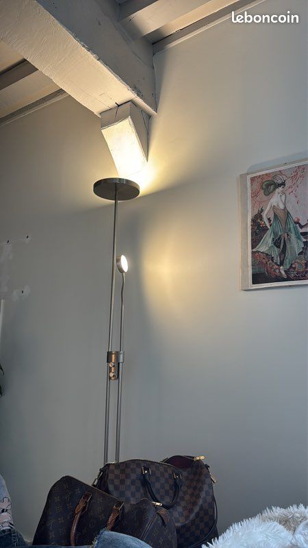 Lampadaire design acier brossé avec liseuse intégrée (image 2)