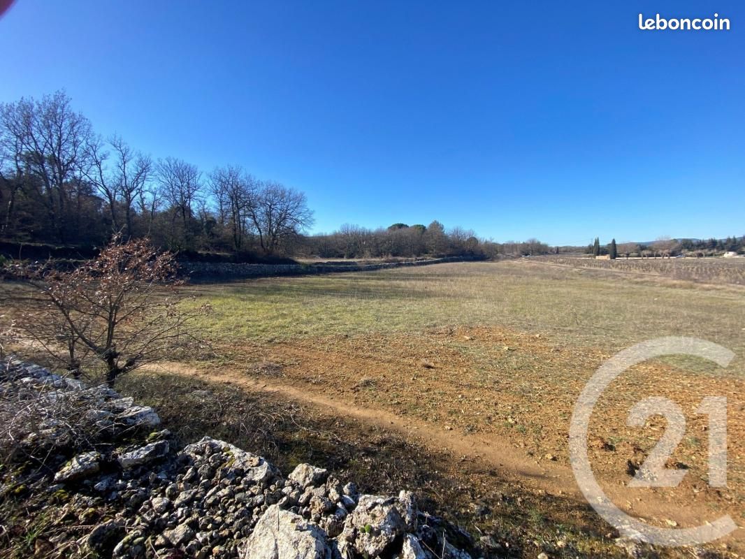 Terrain 2 047 m² Saint Maximin La Sainte Baume · à Saint-Maximin-la-Sainte-Baume · 220 000 €